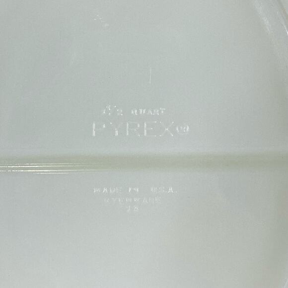 Vintage PYREX Town and Country 1.5 Quart Divided Oval Ovenware #13 Kitchenware - Picture 10 of 11
